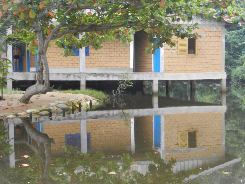 Hotel Tara Plage Kribi Exterior photo